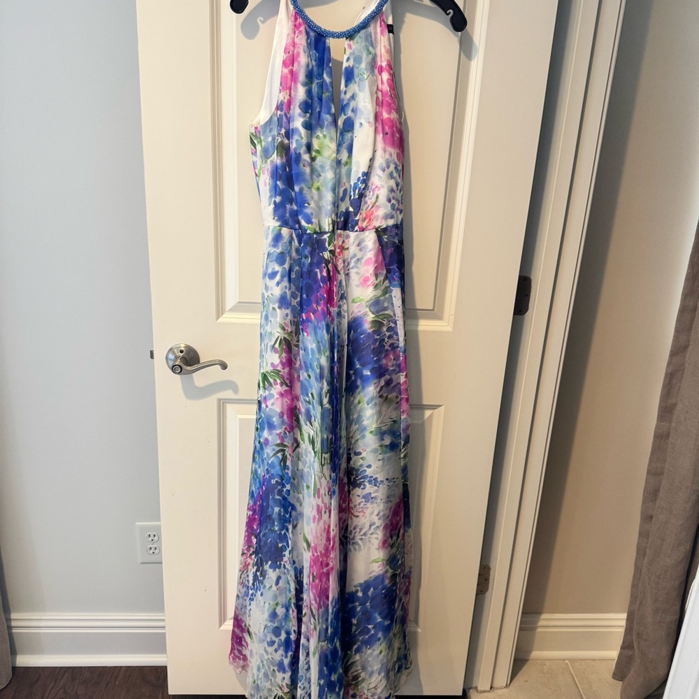 Carmen Marc Valvo Abstract Pink and Blue Floral Maxi Silk Dress | 6 - Picture 3 of 10